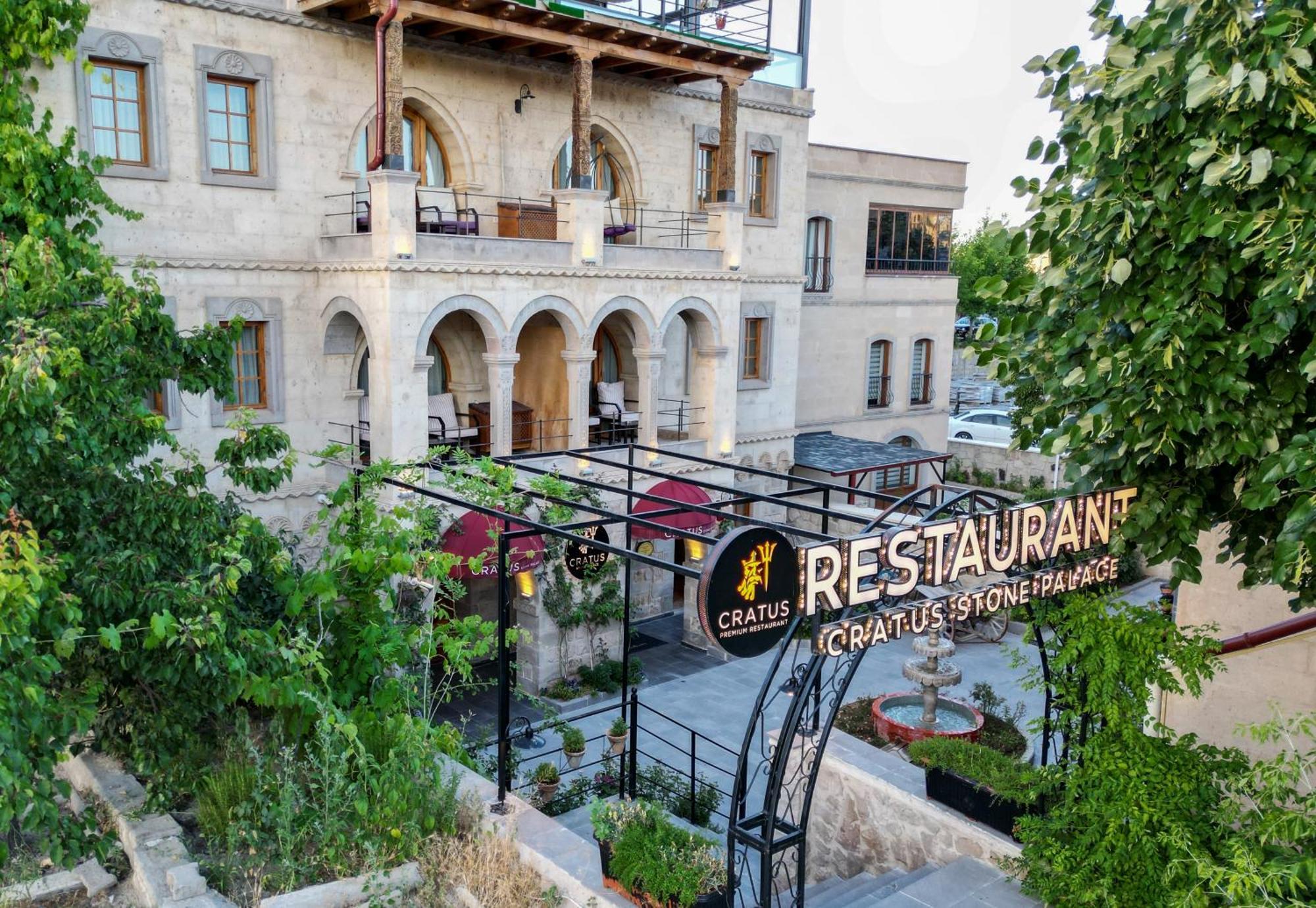 Luxury Cratus Stone Palace Hotel Göreme Buitenkant foto